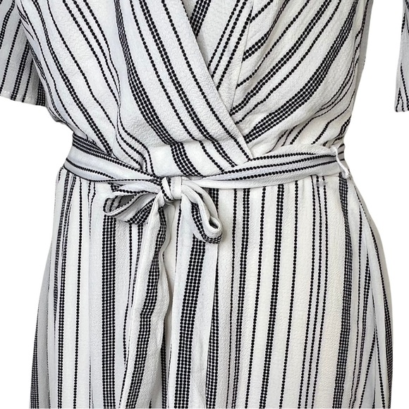 NEW Maurices Striped Flutter Sleeve Dress Shark Bite Hem White Black XS 110094 - Picture 14 of 17